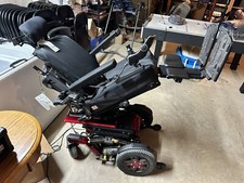 QUANTUM 4FRONT POWER WHEELCHAIR,POWER TILT, RECLINE,LEGS.