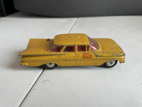 Chevrolet Impala New York Taxi Corgi Toys #221 - Imagen 5 de 7