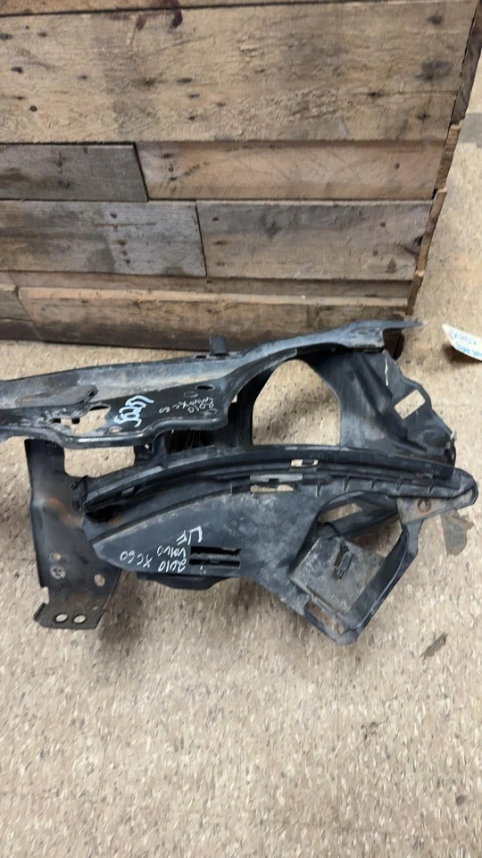 2009-2017 VOLVO XC60 UPPER RADIATOR SUPPORT TIE BAR W/ HEADLAMP BUCKETS Foto 3 de 4