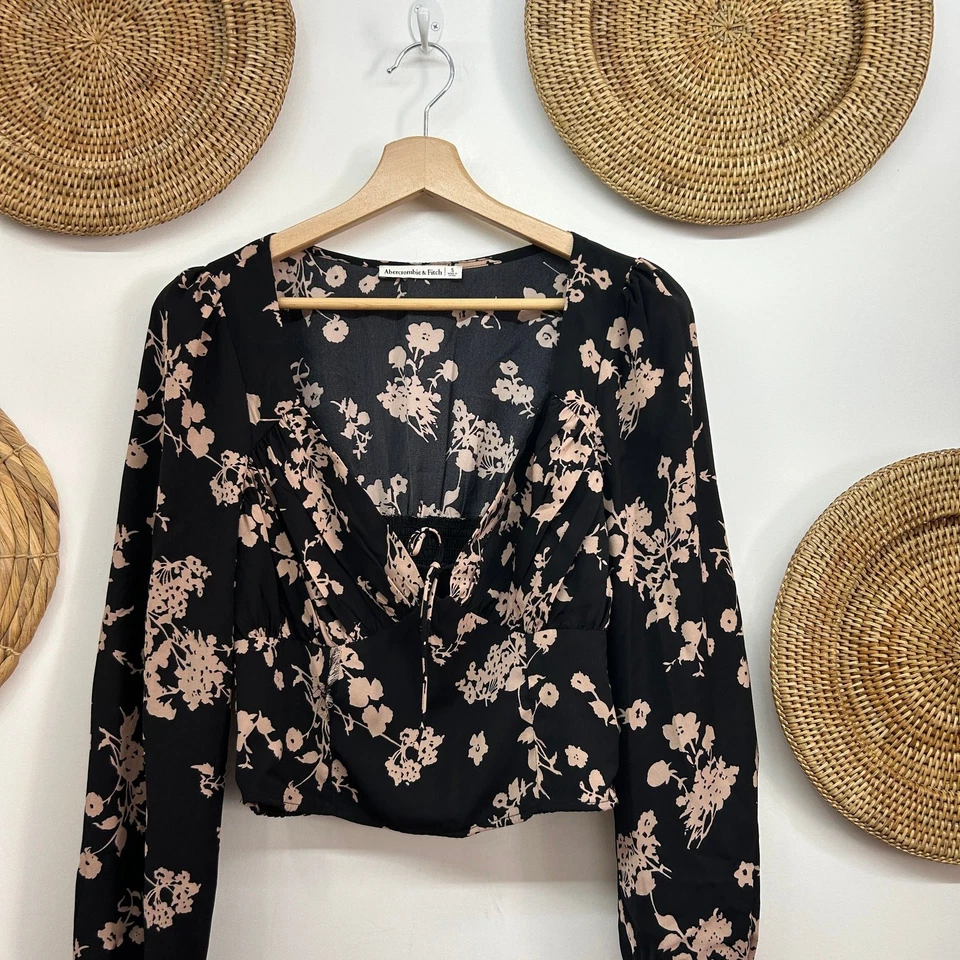 Top Abercrombie Negro Tostado Manga Larga Corbata Costura Manga Larga Pequeño Floral Foto 3 de 4
