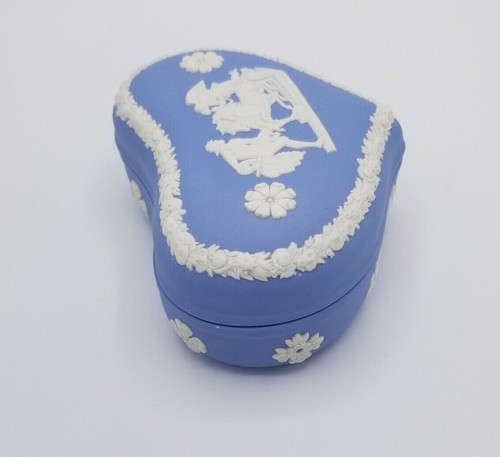 Wedgwood Jasperware Blue White Cameo Heart Shaped Vintage Trinket Box - Picture 9 of 11