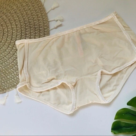 Calcinha Victoria’s Secret ROSA Acabamento de Veludo Shortie Let It Snow Cream Grande NOVA - Imagem 2 de 3