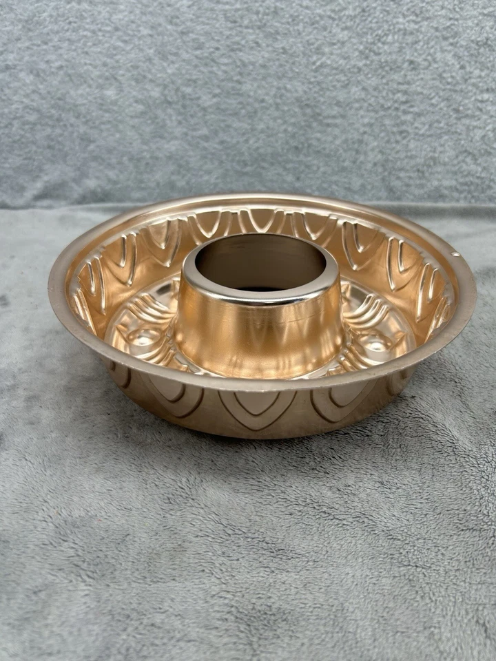 Vintage MCM Round Fruitcake Wreath Design Copper Jello Mold - Image 4 of 4