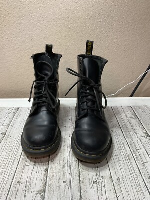Dr. Martens Air Wair Unisex 1460 Smooth Leather Lace Up Boots, Size 7 US Men.