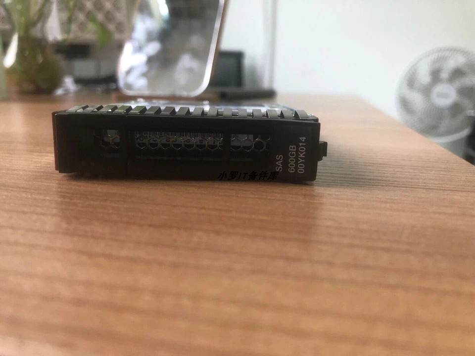 7XB7A00025 600GB ThinkSystem 00YK014 2.5" 10K SAS 12Gb Hot Swap 512n HDD FRU - Image 3 of 4