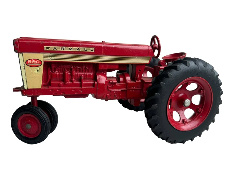 TRACTOR FARMALL 560 DE COLECCIÓN 2 puntos enganche rápido llantas de metal 1/16 1958 hecho en EE. UU. Foto 2 de 4