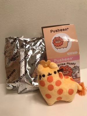 giraffe pusheen