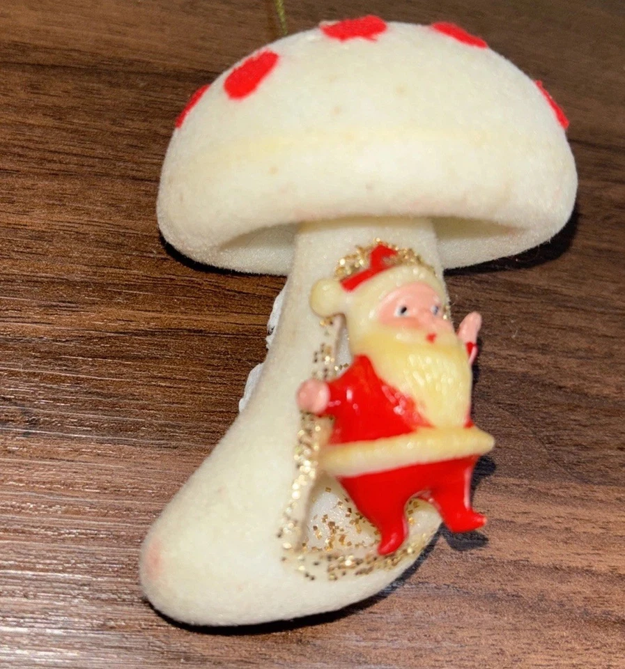RARO! Enfeites de Natal kitsch vintage 1950-60s Papai Noel flocado cavalgando em cogumelo - Imagem 2 de 4