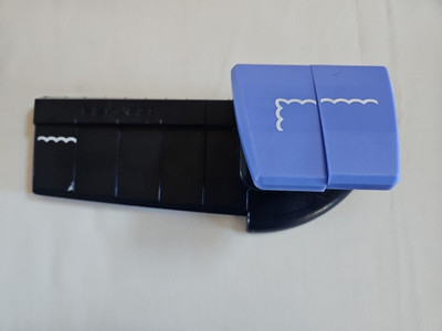 Border Craft Punch - 2 Stage SCALLOPPED EDGE & CORNER - by Fiskars
