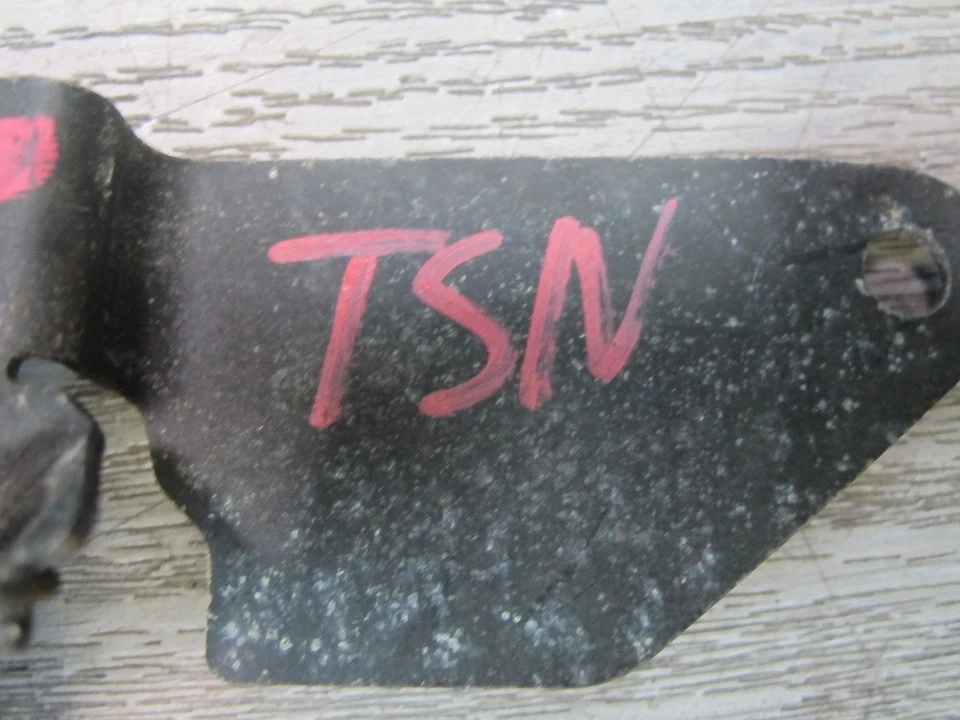 86-92 TOYOTA SUPRA MA70L MK3 ESCOTILLA TRASERA TAPA MALETERO LIBERACIÓN BLOQUEO PESTILLO OEM Foto 2 de 4