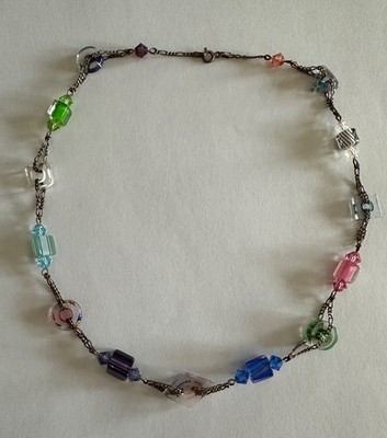Künstlergefertigte Halskette mit Swarovski Kristall, Glas, Regenbogen Mitte, Silber Figaro