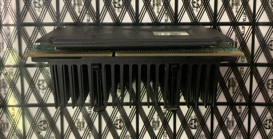 Intel Pentium III SL3F7 550/512/100/2.0V S1 0.55GHz CPU Processor - Image 4 of 4