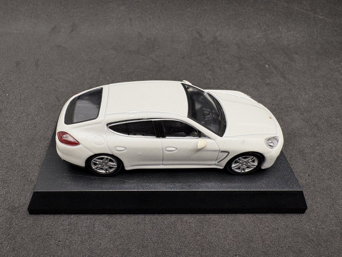kyoshミニカー　ポルシェ　ベンツ Kyosho 1/64 Porsche collection5 Panamera Turbo white diecast model