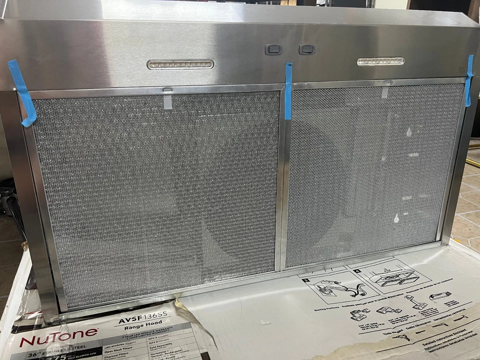 Soplador NuTone® Mantra 36 pulgadas 375 MAX CFM 1,5 Sones campana extractora de acero inoxidable Foto 2 de 4