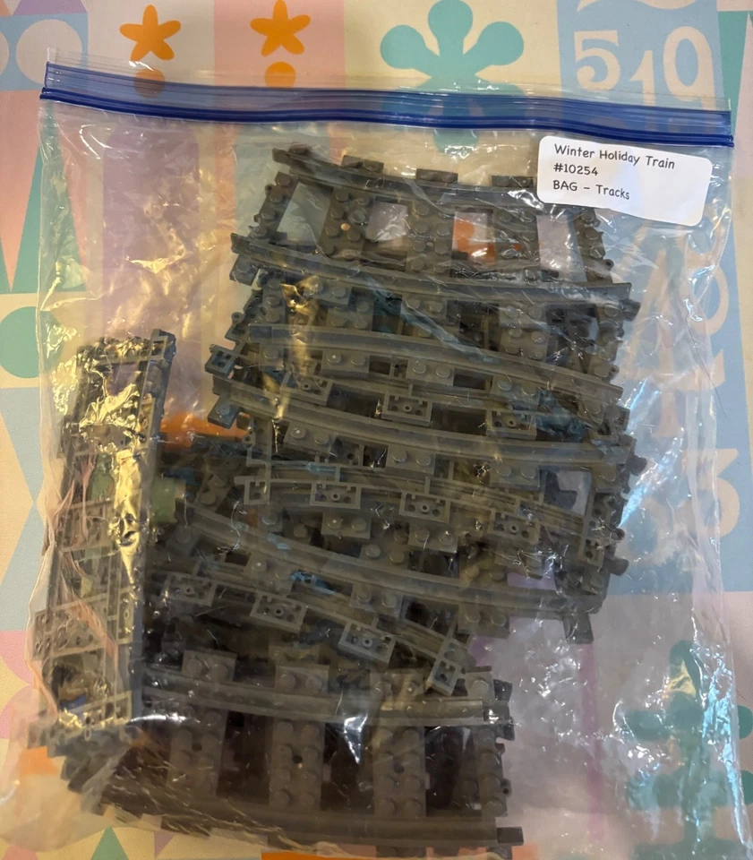 LEGO 10254: Winter Village Holiday Train, 98% complete w/ instructions & box - Image 4 of 4