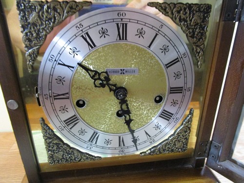 Orologio vintage Howard Miller modello 612-437 a mantello con chiave movimento 340-020 - Foto 3 di 6