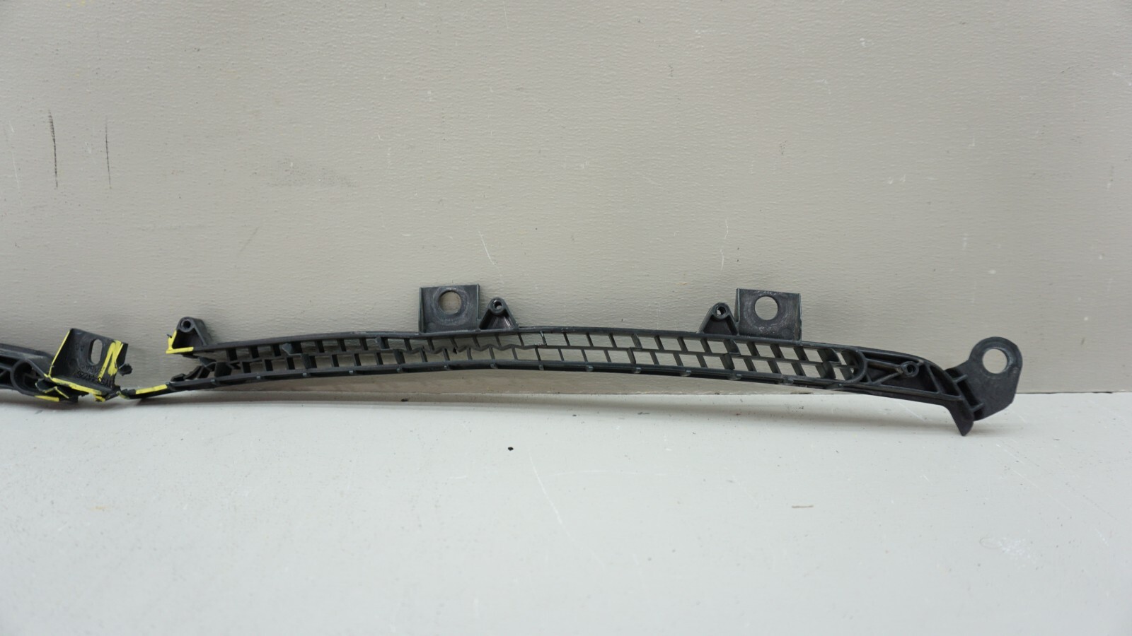 2016-2023 ASTON MARTIN DB11 FRONT LOWER GRILLE TRIM OEM HY53-44226 OEM
