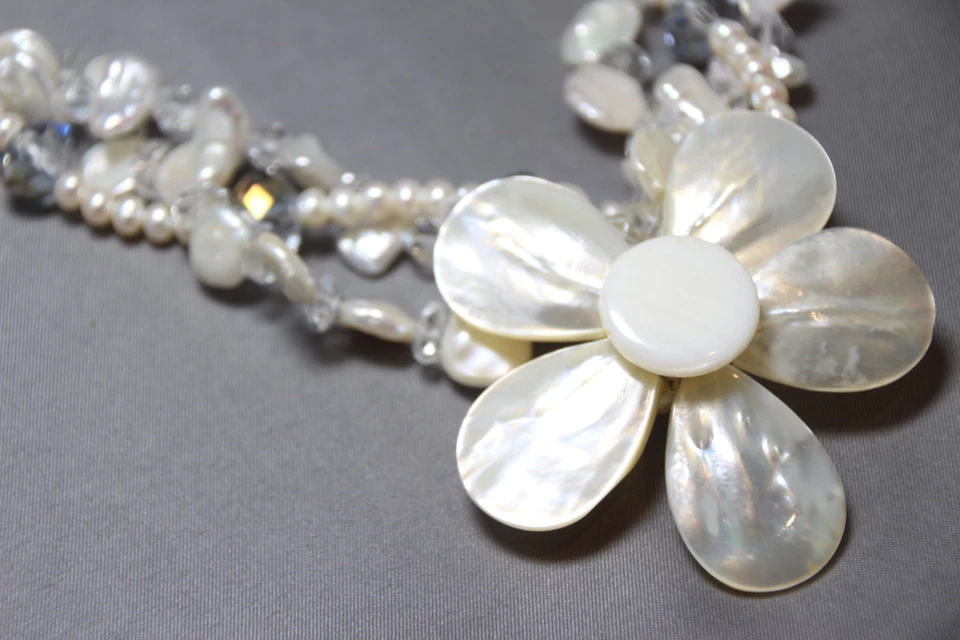 Collar de perlas y cristal de cuarzo colgante de flores de 3 hilos 21" boda nupcial Foto 3 de 4