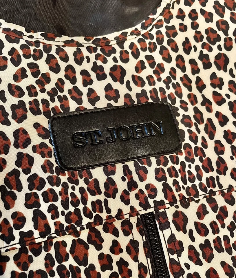 Bolsa de equipaje de ropa de diseñador St John con estampado de leopardo Foto 3 de 4