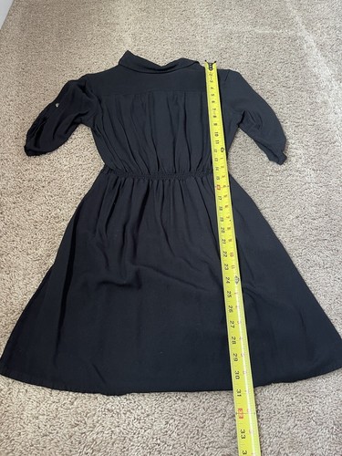 Vestido Fun & Flirt Pequeño Negro Cuello Informal Botón Frontal Cintura Corbata Para Mujer - Imagen 5 de 5