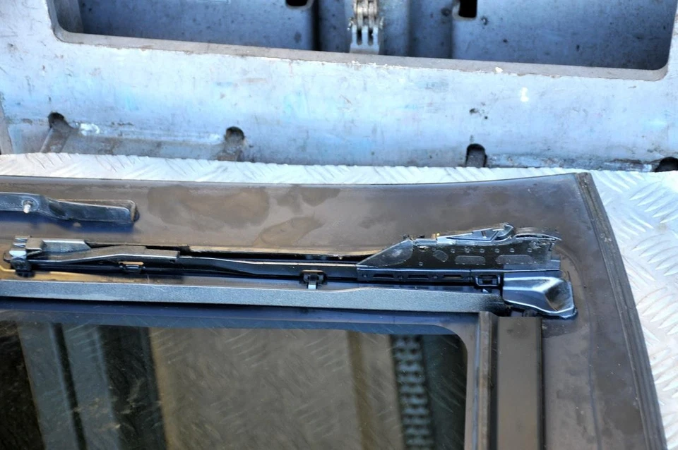 Land Rover Freelander 2 panoramic roof glass for front sunroof - Image 4 of 4