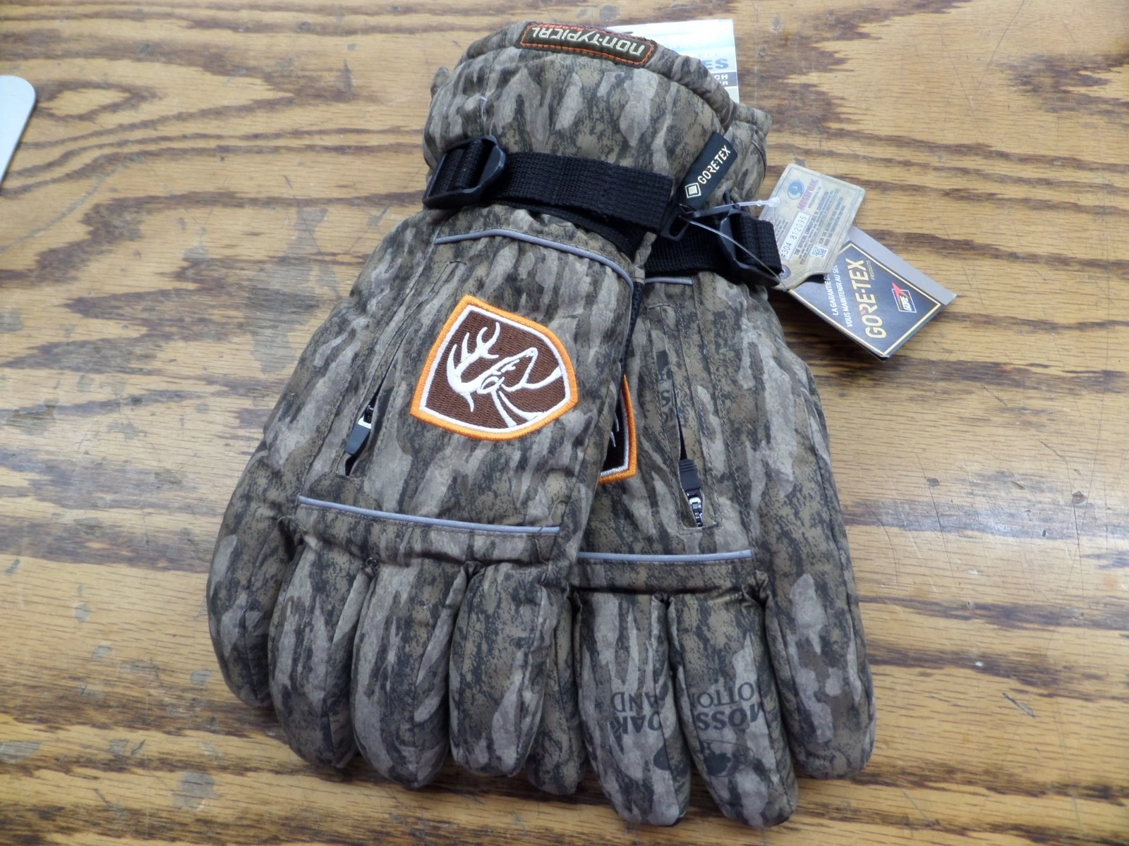 DRAKE Non-Typical Waterproof, Insulated, Gore-Tex Gloves. Mossy Oak, Sz S NWT!!
