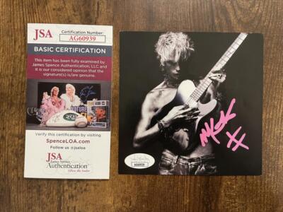 Machine Gun Kelly 直筆サイン Machine Gun Kelly Signed Guitar for sale at auction on 22nd