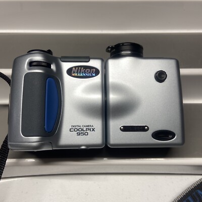 NIKON COOLPIX 950 2.11MP 3X ZOOM Millenium Version Limited Edition