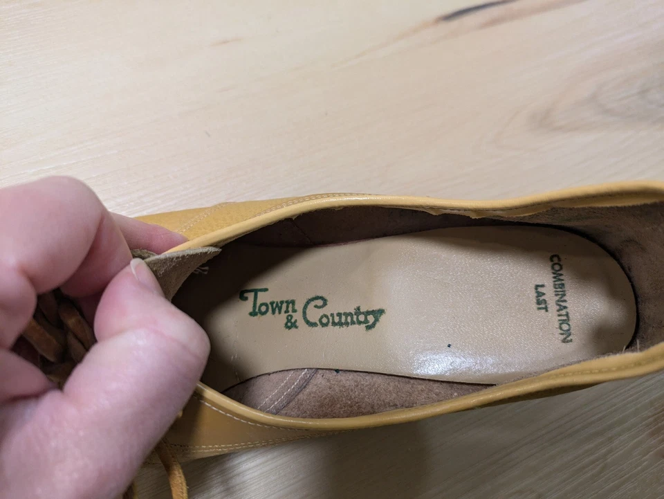 Vintage 70s Town & Country Lace Up Boho Woven Leather Saddle Shoe Size 6 - Image 3 of 4