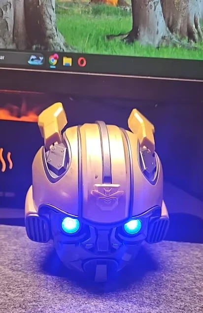 🤖 Bumblebee Transformers Radio FM + Speaker Bluetooth con Luci - Immagine 4 di 4