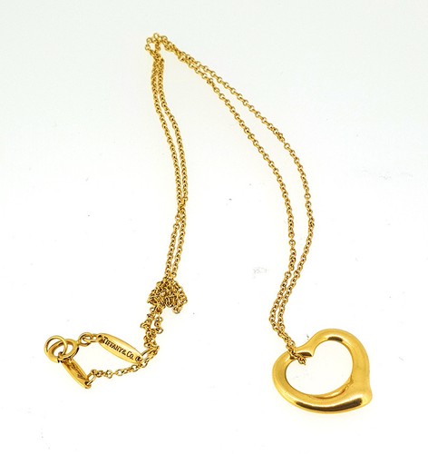 Lovely Tiffany & Co. Elza Peretti 18K Yellow Gold Heart Necklace Pendant & Chain - Picture 3 of 4