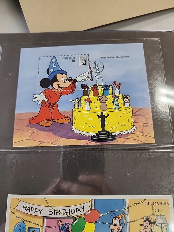 GAMBIA MICKEY A TRAVÉS DE LOS AÑOS HOJA DE SELLOS DE DISNEY MNH 1989 60 CUMPLEAÑOS BRUJO Foto 3 de 4