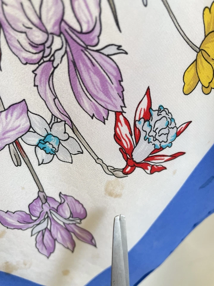 Y9# Gucci Bufanda Floral de Seda Italia Borde Azul Flores Mariposas Flora De Colección Foto 4 de 4