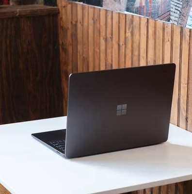 Microsoft Surface Laptop 13.5'' Snapdragon 7c Gen 2 16GB Win 11 Pro Black