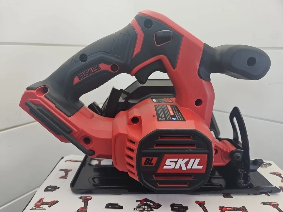 Skil PWR CORE 12V Brushless 5-1/2" Circular Saw MODEL CR541801 - Image 3 of 4