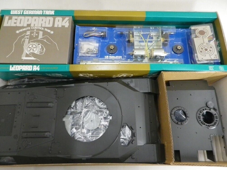 TAMIYA 1/16 RC Leopard A4 West Germany Tank Model Kit Giappone - Immagine 2 di 4