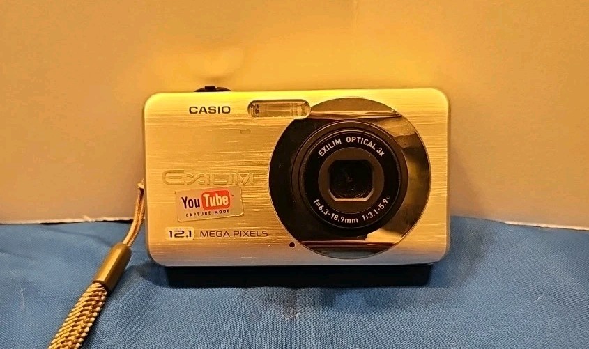 【美品】CASIO カシオ EXILIM ZR100 コンパクトデジタルカメラ Casio EXILIM EX-ZR100 12.1 MP Digital Camera - Black for