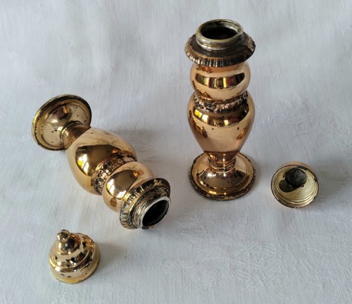 Vintage Gold Tower Urn Silver Plated Salt Pepper Shakers Set Ornate Classic USA - Picture 10 of 13