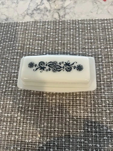 Vintage Pyrex Covered Butter Dish In Old Town Blue 72-B Excellent