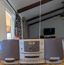 VINTAGE SONY BOOMBOX SPEAKERS HANDLE ELECTRIC BATTERY CD / CASSETTE CFD-Z500