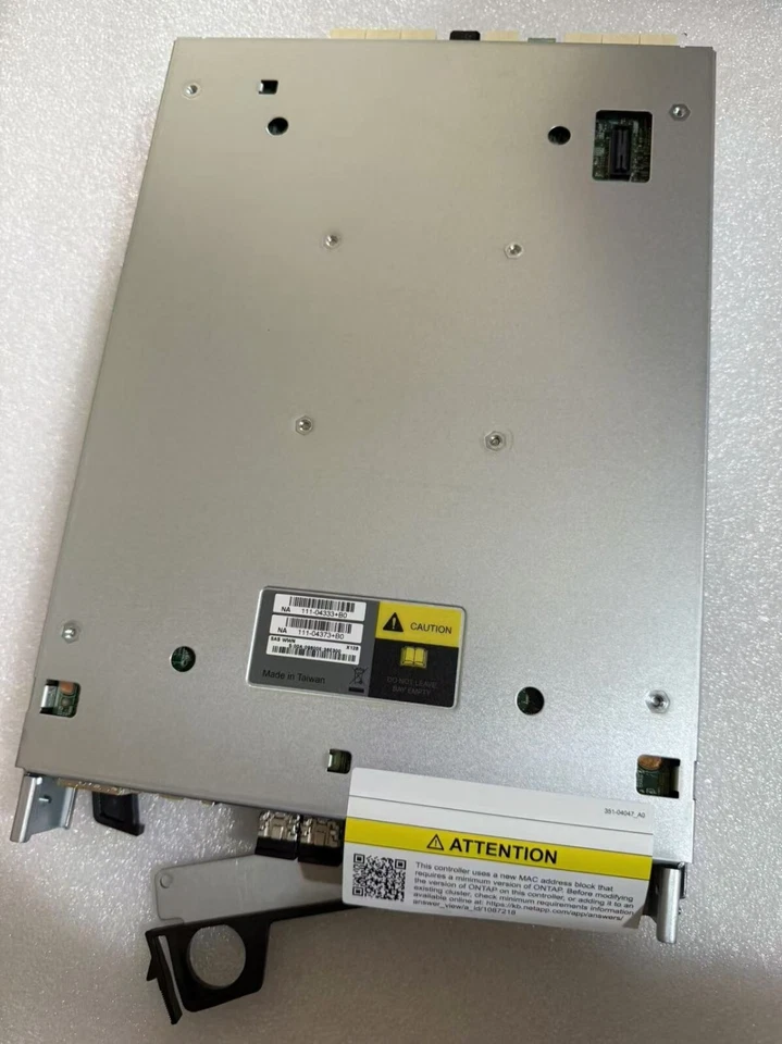 NO BEZEL Netapp AFF A220  w/Premium Bundle VE and TPM Licenses 1 Year Warranty - Image 3 of 4