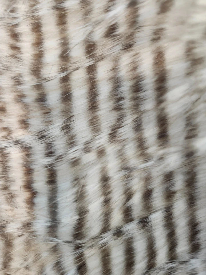 ALMOHADAS DE PIEL SINTÉTICA 5' 50" Y 2 19" GRIS NEGRUZCO Y BLANCO Foto 3 de 4