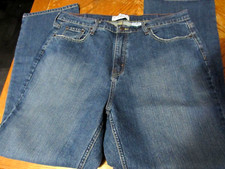 Levis Signature Stretch midrise bootcut jeans size 22 M