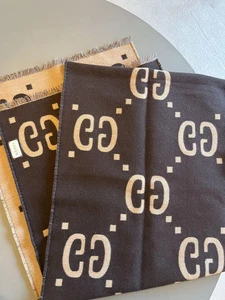 Gucci GG jacquard laine soie écharpe châle silencieux marron beige unisexe excellent