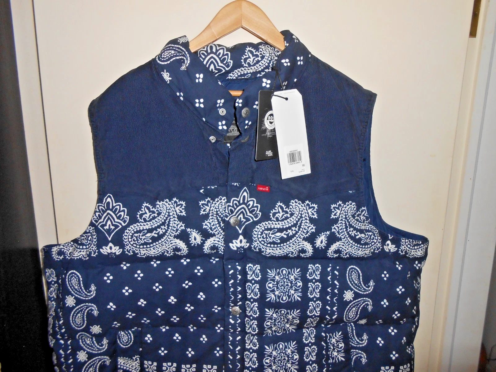 NWT - Levis Down Vest Men's XXL Blue Bandana Paisley Corduroy Puffer Snap Up