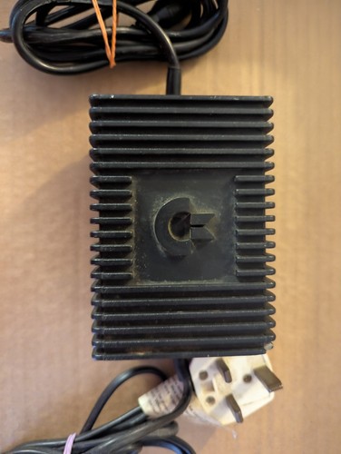 Commodore 64 C64 Oficjalny zasilacz sieciowy 251053-04 - Zdjęcie 2 z 4
