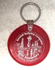 KENDALL MOTOR OIL KEYCHAIN VINTAGE FOB 1981 REFINING COMPANY 100TH ANNIVERSARY