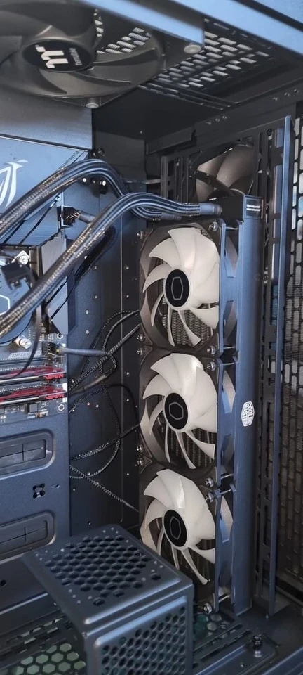 i9-9900k Palit Geforce RTX 2070 8GB Z390-E Gaming 550w PSU 2x 16gb 4000 mhz DDR4 - Image 3 of 4