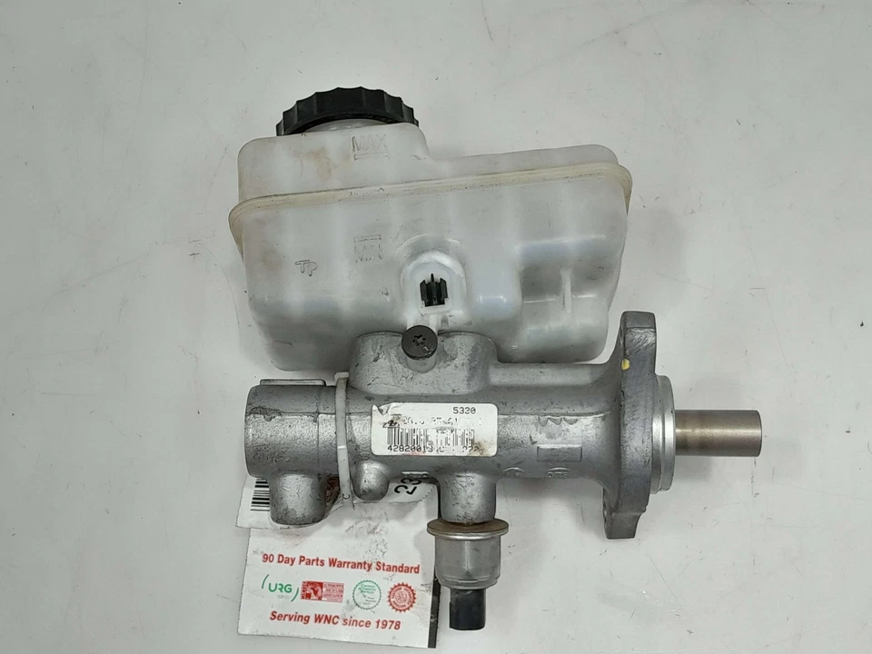 Conjunto de cilindro maestro de freno Nissan Pathfinder Xterra Frontier OEM 46010EA240 Foto 4 de 4