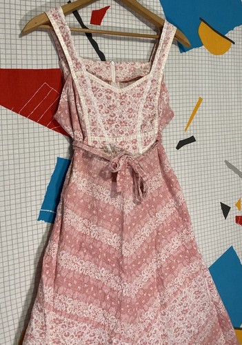 Vestido Pradera Vintage Años 70 Rosa Calico 13 Corpiño Sin Mangas Hippie PBJ Gunne - Imagen 4 de 14
